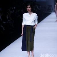 Koleksi Peggy Hartanto Kolaborasi dengan Loreal Professionel di Jakarta Fashion Week 2017. Senayan City. Jakarta. [Foto: Mohammad Abduh/Wolipop]