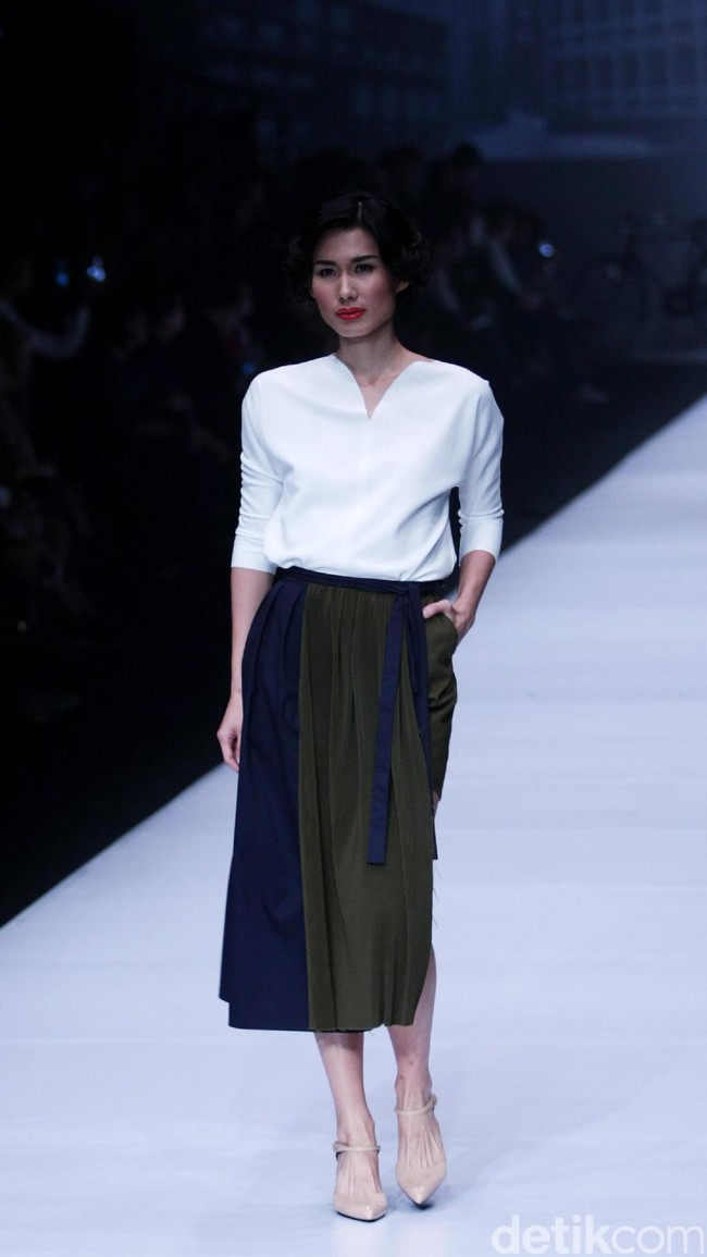 Koleksi Peggy Hartanto Kolaborasi dengan Loreal Professionel di Jakarta Fashion Week 2017. Senayan City. Jakarta. [Foto: Mohammad Abduh/Wolipop]