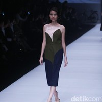 Koleksi Peggy Hartanto Kolaborasi dengan Loreal Professionel di Jakarta Fashion Week 2017. Senayan City. Jakarta. [Foto: Mohammad Abduh/Wolipop]