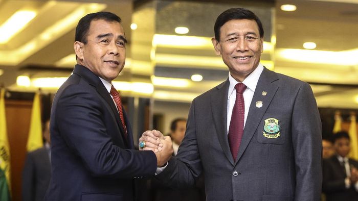 Wiranto jadi korban penusukan (ANTARA FOTO/Muhammad Adimaja) Wiranto jadi korban penusukan (ANTARA FOTO/Muhammad Adimaja)