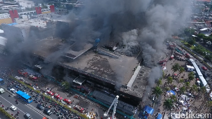 Data BPBD DKI: 1012 Kios di Pasar Senen Terbakar