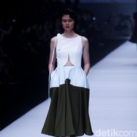 Koleksi Peggy Hartanto Kolaborasi dengan Loreal Professionel di Jakarta Fashion Week 2017. Senayan City. Jakarta. [Foto: Mohammad Abduh/Wolipop]
