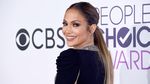 Stunning! Penampilan Jennifer Lopez Bikin Lupa Status