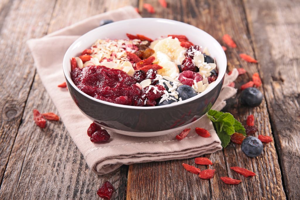 healthy breakfast, smoothie in bowl