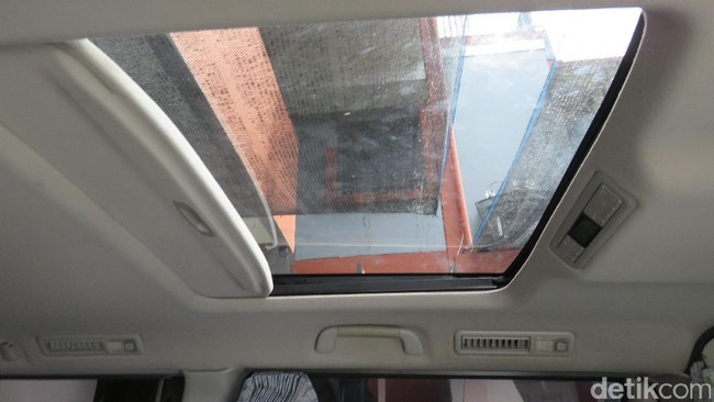 6 Tips Biar Kaca Mobil Nggak Dipecah Maling