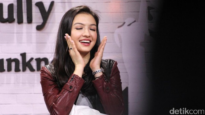 Raline Shah Bicara Soal Mobil yang Boros Hingga Kartu Kredit