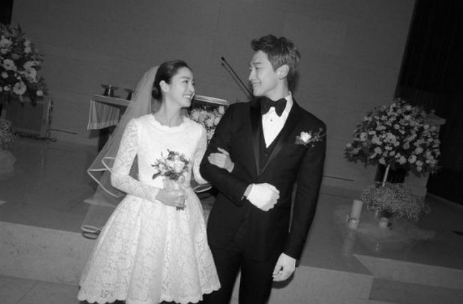 Seleb Korea yang pernikahannya juga bikin baper adalah saat Rain menikahi Kim Tae Hee pada Januari lalu. Rain menikah di usianya 35 tahun. Foto: Ist.