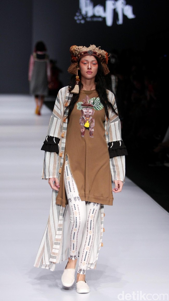 Happa by Mel Ahyar X Andien mengangkat tema Ono Niha di Jakarta Fashion Week 2017. Senayan City. Jakarta. [Foto: Mohammad Abduh/Wolipop]