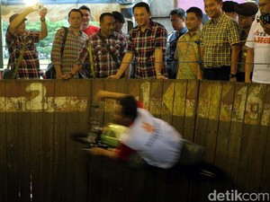 Saat Ahok Kagum dan Bernostalgia Saksikan Atraksi Tong Setan