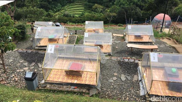 Nongkrong Cantik Sambil Menikmati Kesegaran Alam di Lereng Ateng, Bandung