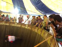 Saat Ahok Kagum dan Bernostalgia Saksikan Atraksi Tong Setan