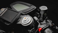 MV Agusta memberikan sentuhan daya tarik pada motor ini.