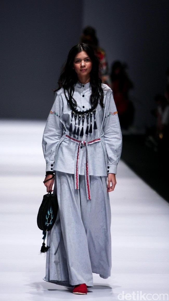 Happa by Mel Ahyar X Andien mengangkat tema Ono Niha di Jakarta Fashion Week 2017. Senayan City. Jakarta. [Foto: Mohammad Abduh/Wolipop]