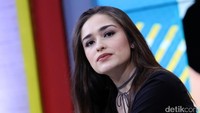 Ia pun memilih fokus membesarkan anak dan berhenti dari dunia entertain. Hanif Hawari/detikHOT