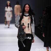 Happa by Mel Ahyar X Andien mengangkat tema Ono Niha di Jakarta Fashion Week 2017. Senayan City. Jakarta. [Foto: Mohammad Abduh/Wolipop]