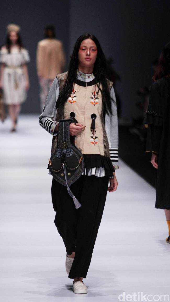 Happa by Mel Ahyar X Andien mengangkat tema Ono Niha di Jakarta Fashion Week 2017. Senayan City. Jakarta. [Foto: Mohammad Abduh/Wolipop]
