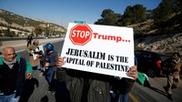 Unjuk rasa anti Trump juga terjadi di Jerusalem. REUTERS/Mohamad Torokman.