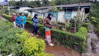 Selain peresmian Listrik Masuk Kampung, Geo Dipa juga menggelar sosialisasi keamanan dan pemeliharaan listrik yang diikuti oleh warga Desa Sugihmukti.