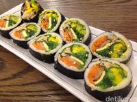 Red Sun : Ada Tuna Kimbap dan Mie Kuah Dingin yang Segar Enak di Sini