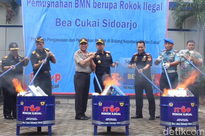 Rokok Ilegal Tanpa Pita Cukai Senilai Rp 3,3 Miliar Dimusnahkan