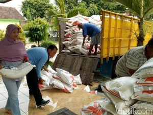 Belasan Ribu KK Korban Banjir Pasuruan Dapat Bantuan