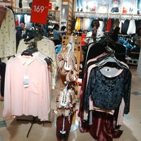 Pull & Bear Diskon Sampai 50%, Atasan Mulai dari Rp 90 Ribu