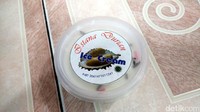 Kamu yang masih belum puas menyantap durian, bisa mencoba olahan durian lainnya seperti es krim durian ini. Es krim durian dihargai sebesar Rp 5 ribu saja, sementara untuk pancake durian harganya Rp 80 ribu. Wajib coba kalau liburan ke Pekanbaru! (Wahyu/detikTravel)