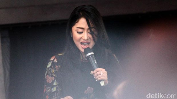 Ribut Depe vs Keponakan, Klarifikasi Nikita Mirzani Soal Video Cium Bule