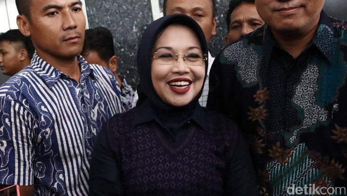 Calon Wakil Gubernur nomor urut 1 Sylviana Murni meninggalkan gedung Bareskrim usai dimintai keterangan, Jakarta, Jumat (20/01/2017). Sylviana Murni memenuhi panggilan Bareskrim terkait dengan kasus dugaan korupsi dana bantuan sosial DKI Jakarta di Kwarda Pramuka DKI pada 2014-2015. Grandyos Zafna/detikcom