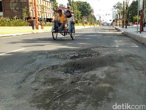 Dua Jalan Protokol di Kota Mojokerto Rusak
