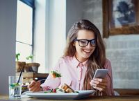 Restoran Ini Kunci Ponsel Pelanggan agar Tidak Dipakai Ketika Makan