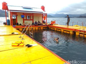 Akhir Pekan Unik di Trenggalek: Main ke Rumah Apung