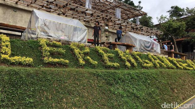Nongkrong Cantik Sambil Menikmati Kesegaran Alam di Lereng Ateng, Bandung
