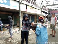 Momen Getir, Pedagang Pasar Senen Selamatkan Dagangan yang Hangus