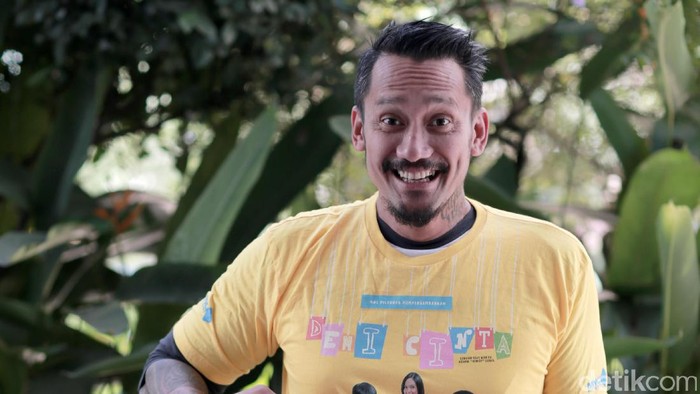 Selama Syuting Demi Cinta, Kru Jadi Patokan Tora Sudiro