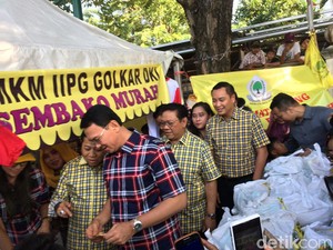 Ahok dan Novanto Hadiri Pasar Murah Golkar di Lapangan Blok S