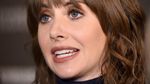 Alison Brie Semakin Mempesona dengan Gaya Rambut Pendek