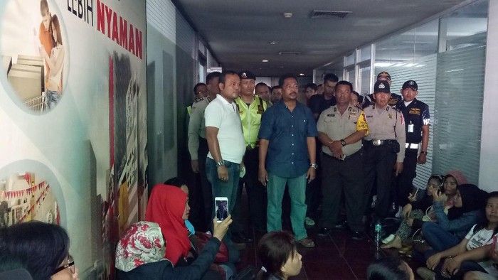 Protes, Pedagang Pasar Senen Ancam Jualan di Jalur TransJakarta