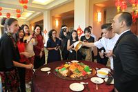 Rayakan Tahun Ayam dengan Yee Sang dan Nian Gao di Restoran Ini