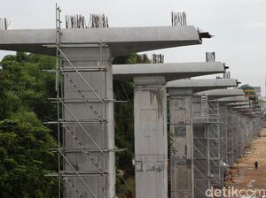 Luhut Serahkan Masalah Lahan Pramuka untuk LRT ke Sri Mulyani