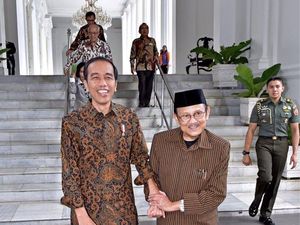 Bertemu BJ Habibie, Jokowi: Bertukar Pikiran tentang Teknologi