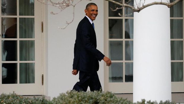 Barack Obama meninggalkan Ruang Oval Gedung Putih