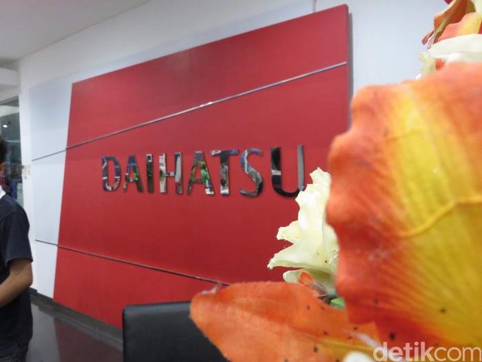 Manajemen Daihatsu dalam jumpa pers mengenai program Daihatsu setia di Gorontalo