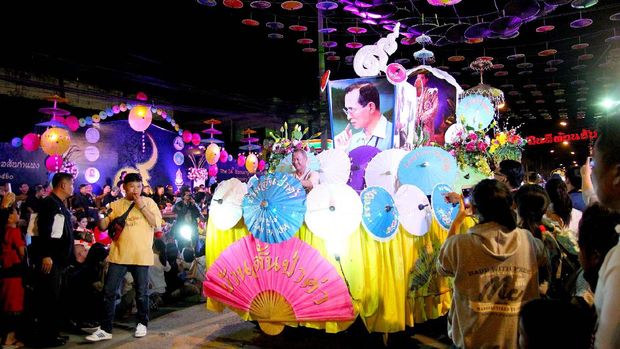 Parade ini khusus untuk almarhum Raja Thailand Raja Bhumibol Adulyadej (dok Panta Rei/Istimewa)