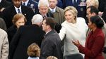 Momen Saat Hillary dan Trump Berjabat Tangan