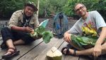 Saat Turis Bule Asyik Blusukan ke Hutan Mangrove Banyuwangi