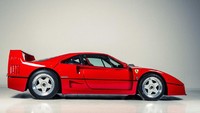 Legenda rock and roll, Eric Clapton pernah memiliki sebuah Ferrari F40 lansiran 1991.