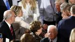 Momen Saat Hillary dan Trump Berjabat Tangan