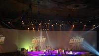 Sang legenda, Fariz RM pun naik panggung bersama salah satu personel HiVi!, Ezra Mandira. Foto: Dyah Paramita Saraswati