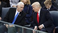 Dilantik pada usia 70 tahun, Trump menjadi pria paling tua yang menjabat sebagai Presiden AS. Tak hanya itu, Trump juga mencetak sejarah sebagai Presiden AS pertama yang terpilih tanpa pernah memegang jabatan publik, baik dalam pemerintahan maupun militer, sebelumnya. Lucy Nicholson/Reuters.  